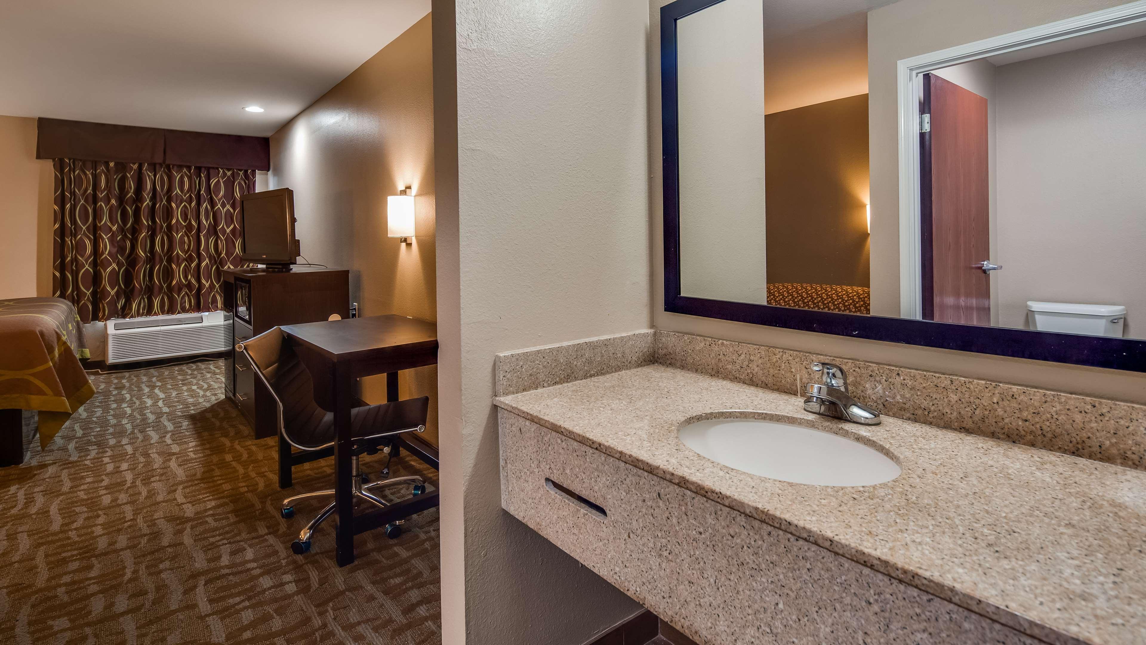 Surestay Hotel By Best Western Alexandria Airport Exterior photo