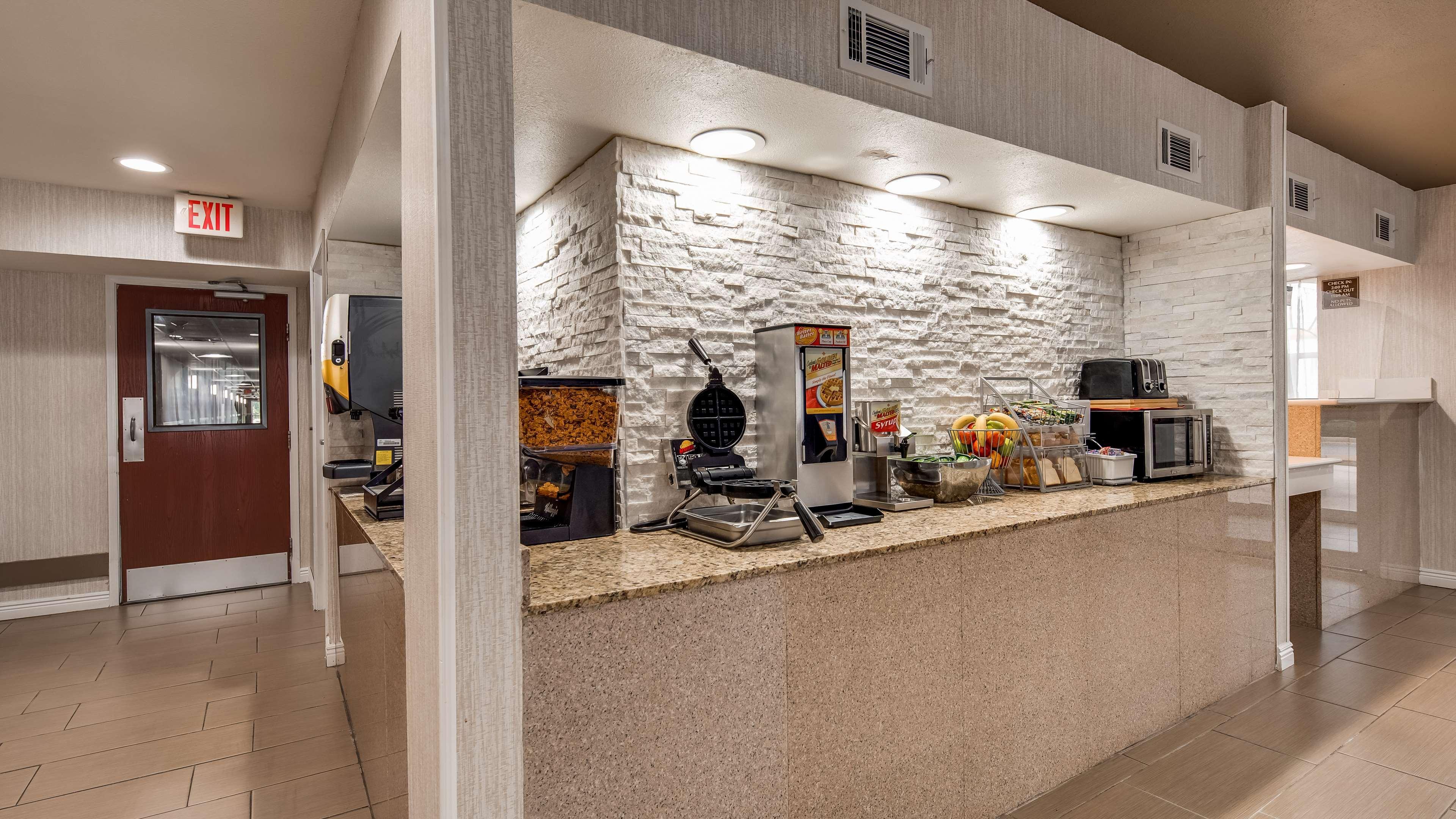 Surestay Hotel By Best Western Alexandria Airport Exterior photo
