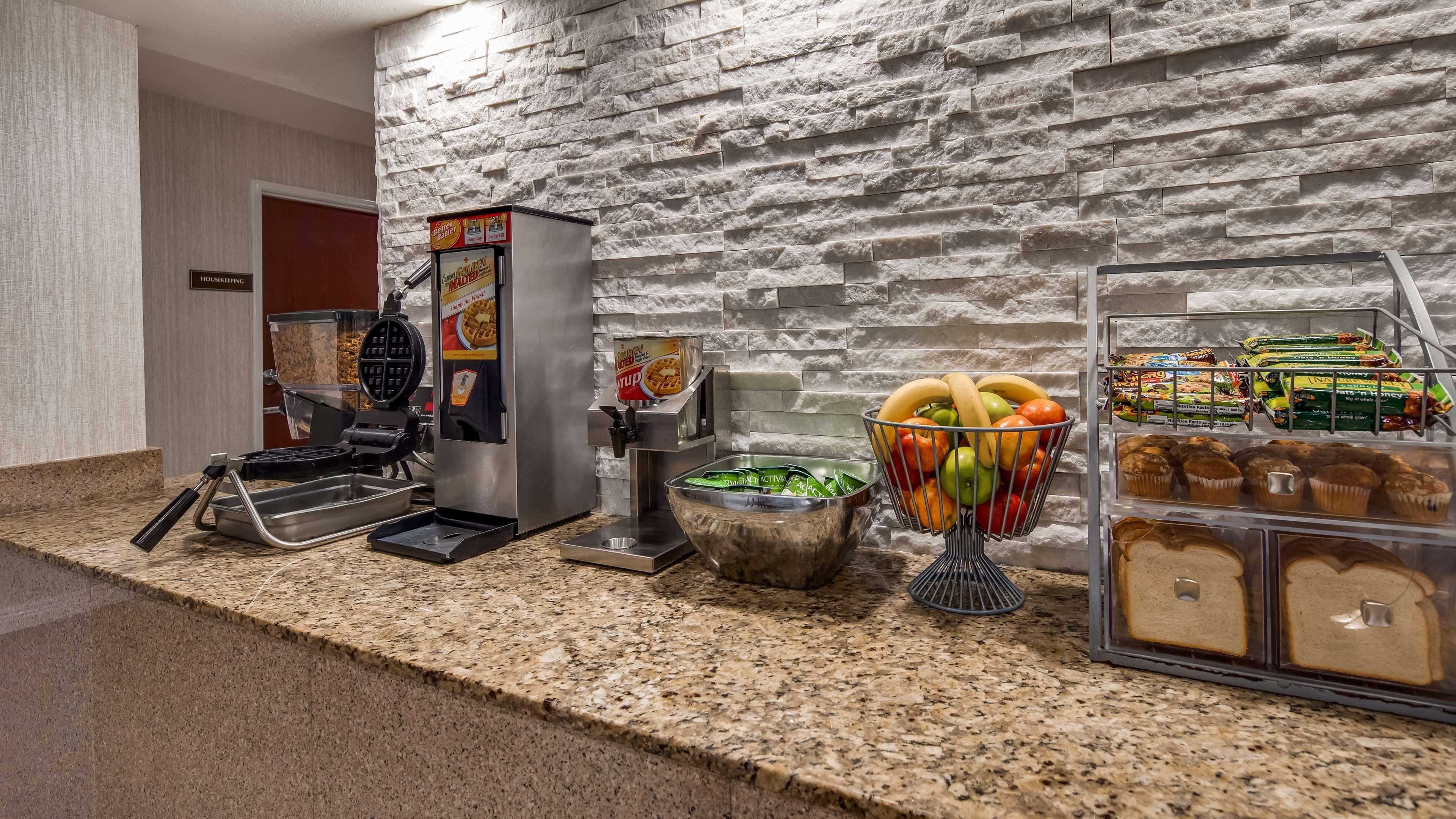Surestay Hotel By Best Western Alexandria Airport Exterior photo